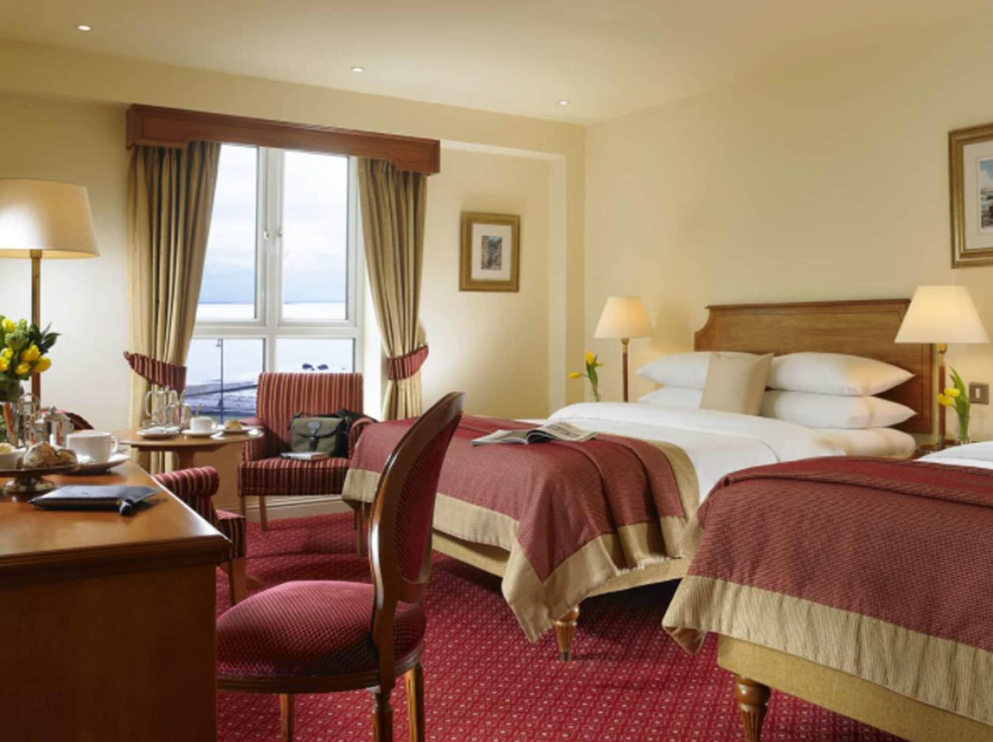 Galway Bay Hotel Conference & Leisure Centre Esterno foto